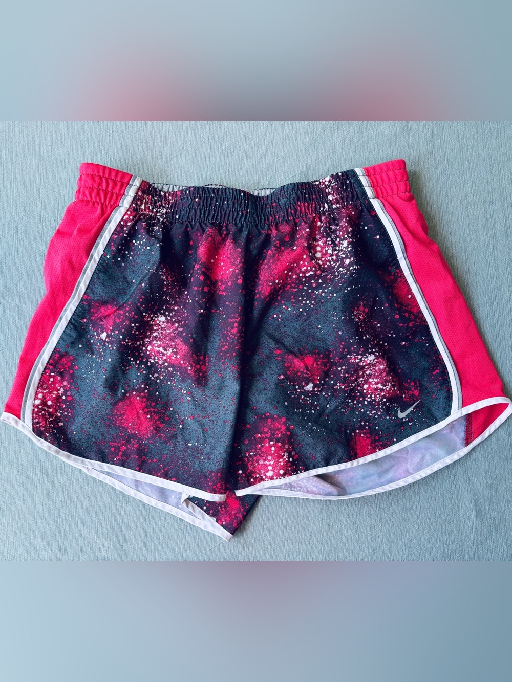 Nike Women’s Dark Gray & Hot Pink Splatter Athletic Shorts Dri-Fit M